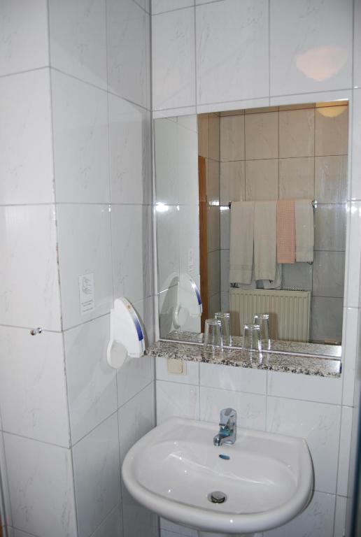 Landhotel St. Gereon Nackenheim Room photo