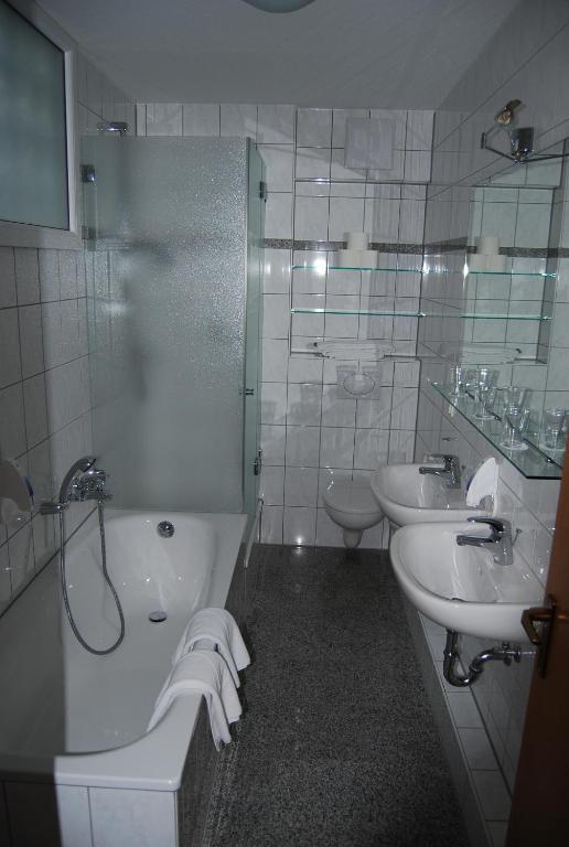 Landhotel St. Gereon Nackenheim Room photo